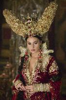 Pictured:  Monica Belucci as Queen Mirror.        Distribute