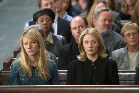 Pictured: Catherine (GWYNETH PALTROW) and Claire (HOPE DAVIS