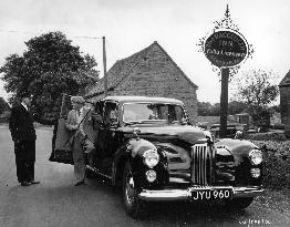 BASIL RADFORD WITH A HUMBER SUPERSNIPE