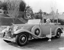 JEAN HARLOW WITH A PACKARD CAR