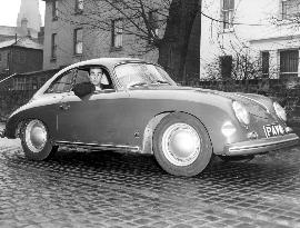 SEAN CONNERY DRIVING HIS PORSCHE 356