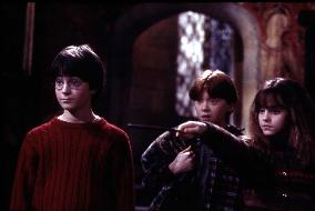 HARRY POTTER AND THE PHILOSOPHERS STONE