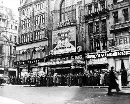 RIALTO CINEMA, COVENTRY STREET, LONDON IN 1953    ARENA