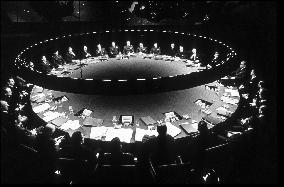 DR STRANGELOVE OR: HOW I LEARNED TO STOP WORRYING AND LOVE T