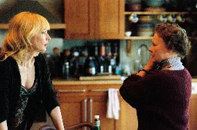 Cate Blanchett (Sheba Hart) and Judi Dench (Barbara Covett)