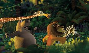 (Left to right) Gloria the hippo (JADA PINKETT SMITH), Melma