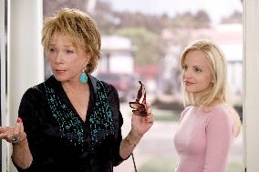 SHIRLEY MacLAINE stars as Katharine MENA SUVARI as Annie in