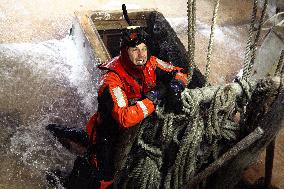 Ben Randall (KEVIN COSTNER) in a scene from THE GUARDIAN, di