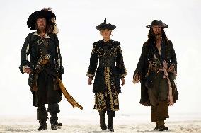 Pictured L-R: Captain Barbossa (Geoffrey Rush), Elizabeth Sw