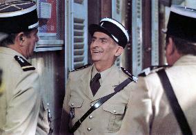 LE GENDARME ET LES EXTRA- TERRESTRES