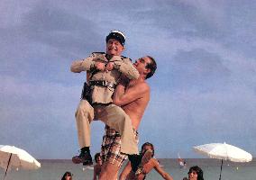 LE GENDARME ET LES EXTRA- TERRESTRES