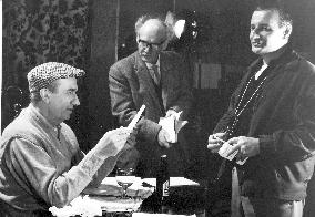 LINDSAY ANDERSON DIRECTING A COMMERCIAL FOR MACKESON'S STOUT