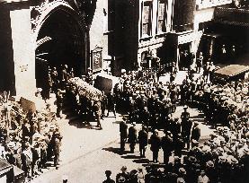 RUDOLPH VALENTINO's funeral, 1926