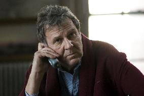 Arthur Edens (TOM WILKINSON) makes a secret phone call to An