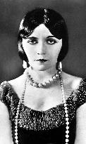 POLA NEGRI