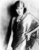 POLA NEGRI
