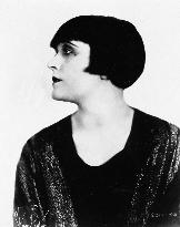 POLA NEGRI