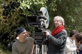 THE WIND THAT SHAKES THE BARLEY