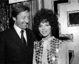 RONALD S KASS, JOAN COLLINS *** Local Caption *** RONALD S K