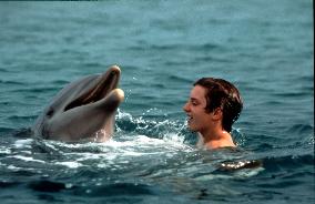 FLIPPER (US1996) ELIJAH WOOD  DOLPHIN