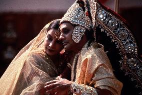 FIRE (IND 1996) SHABANA AZMI, RANJIT CHOWDRHY