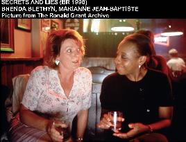 SECRETS AND LIES (BR1996) BRENDA BLETHYN, MARIANNE JEAN-BAPT