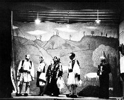 THE TRAVELLING PLAYERS