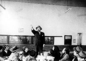 THE TRAVELLING PLAYERS