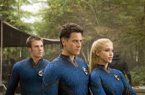 FANTASTIC 4: RISE OF THE SILVER SURFER