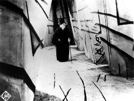 DAS CABINET DES DR CALIGARI