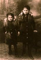 BILLIE AND RENEE HOUSTON BILLIE HOUSTON aged 7, RENEE HOUSTO