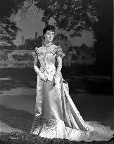 Audrey Fildes in Kind Hearts and Coronets (1949)