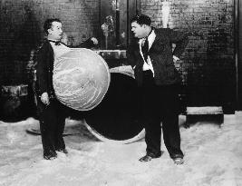 Laurel &amp; Hardy: Below Zero film (1930)