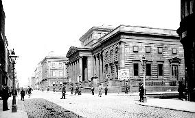 Manchester, Art Gallery and Mosley Street c1885