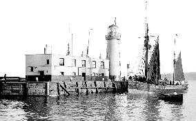 Scarborough, the Lighthouse 1890