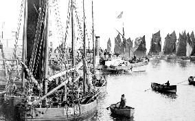 Scarborough, the Pierhead  1890