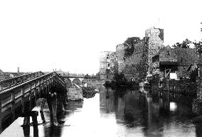 Newark-on-Trent, Castle and Footbridge 1890