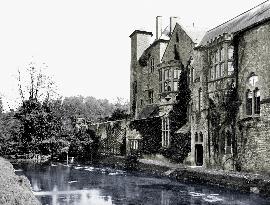 Wells, the Palace and Moat c1900