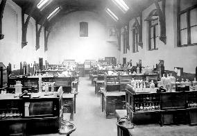 Manchester, Owen's College Quantitive Laboratory 1895