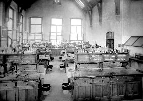 Manchester, Owen's College Organic Laboratory 1895