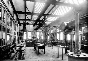 Manchester, Owen's College Engineering Laboratory 1895