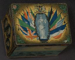 WW1 - tin lid design - national flags and Peace