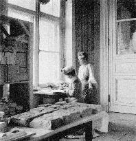 Princess Elizaveta Feodorovna doing wartime relief work