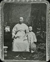 Russo-Japanese War - Mandarin with child