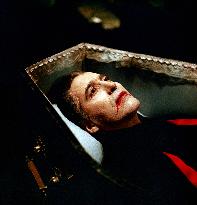 Dracula Has Risen From The Gra - film (1968)