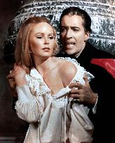 Dracula Has Risen From The Gra - film (1968)