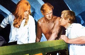 Around The World Under The Sea - film (1966)
