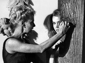 Joy House; The Love Cage - film (1964)