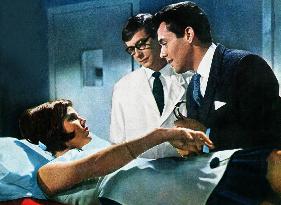 Doctor In Distress - film (1963)