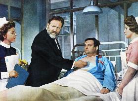 Doctor In Distress - film (1963)